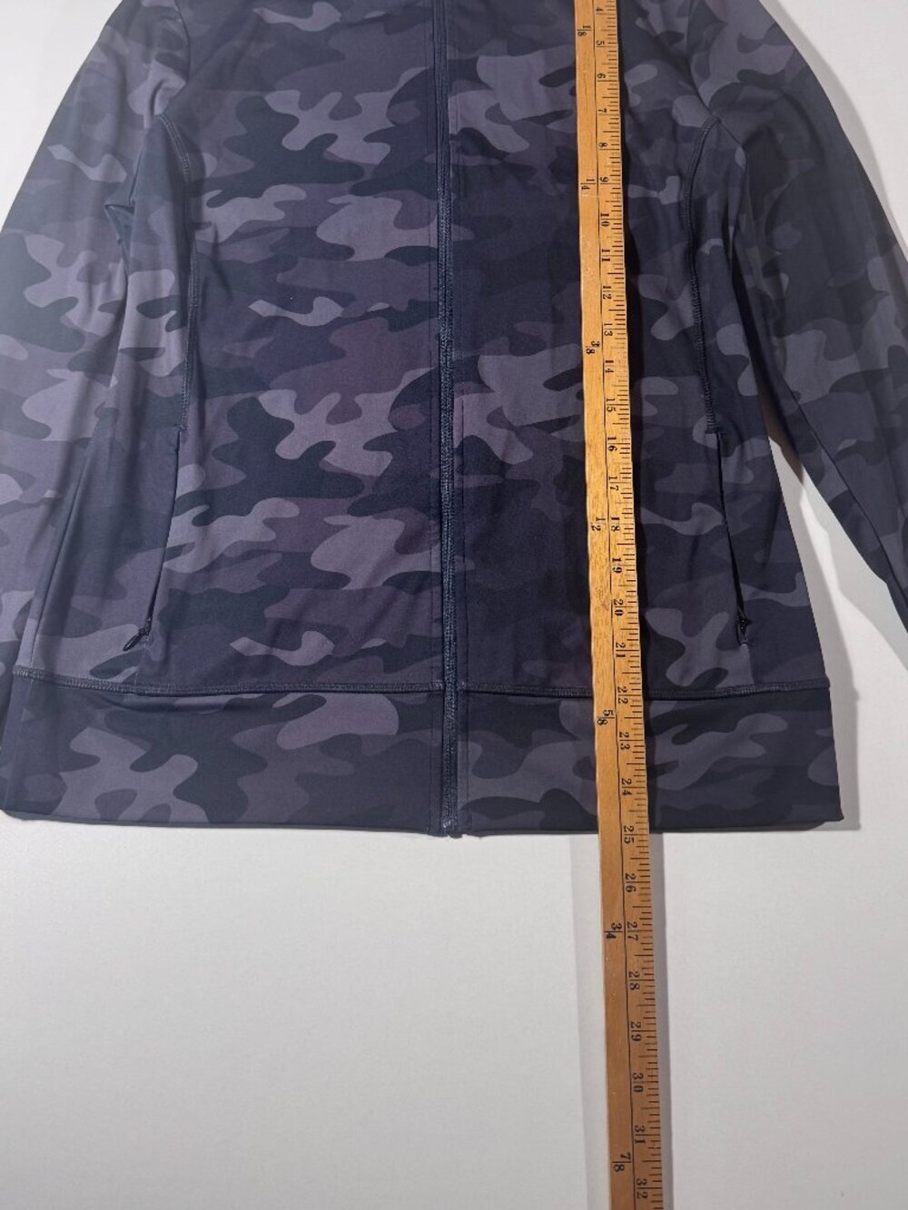 Lolë Grey Camo Zip Athletic Jacket | Thumbhole Activewear Layer Medium - Picture 5 of 13